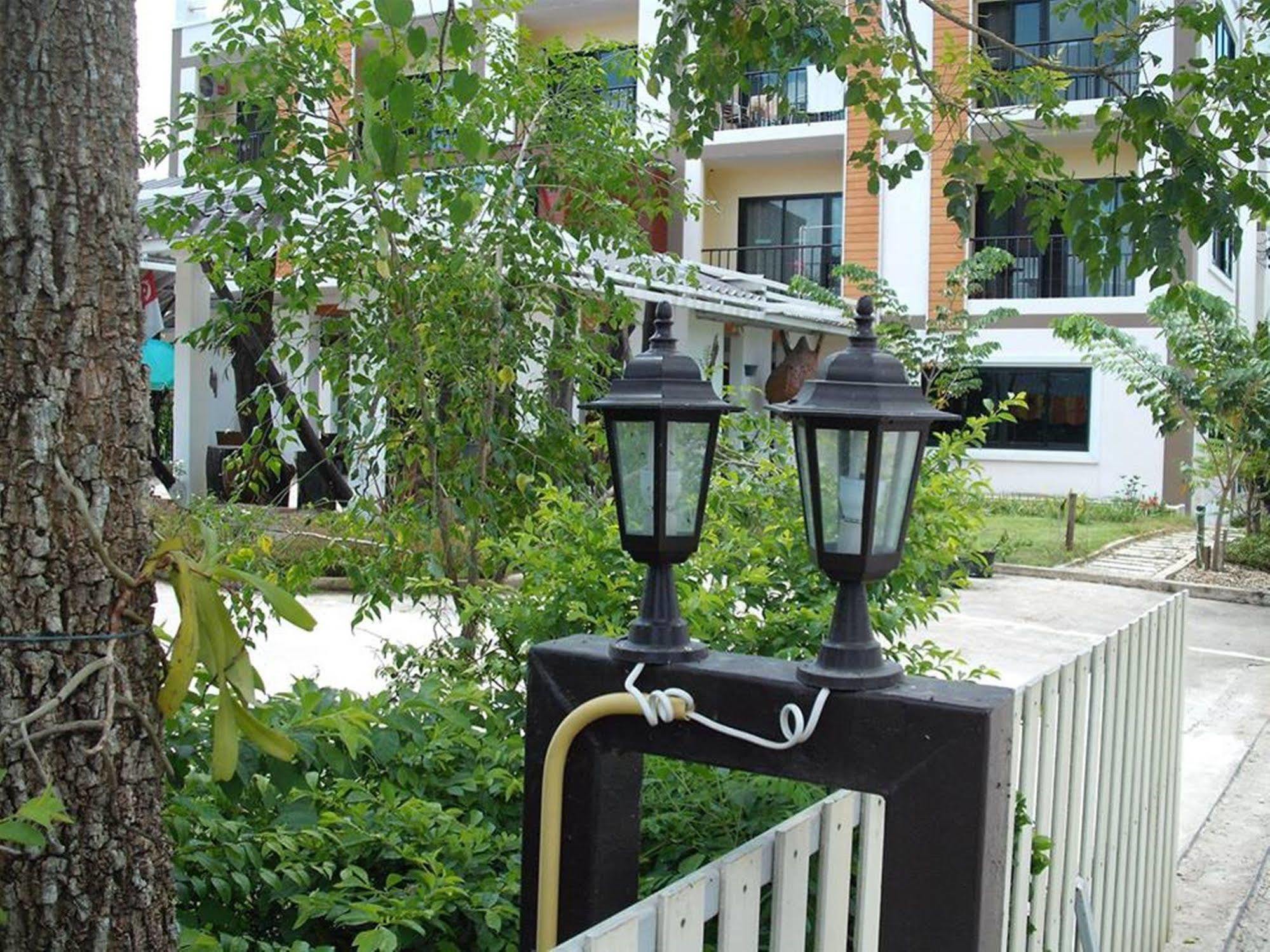 Mech Mansion Hotell Chiang Rai Exteriör bild
