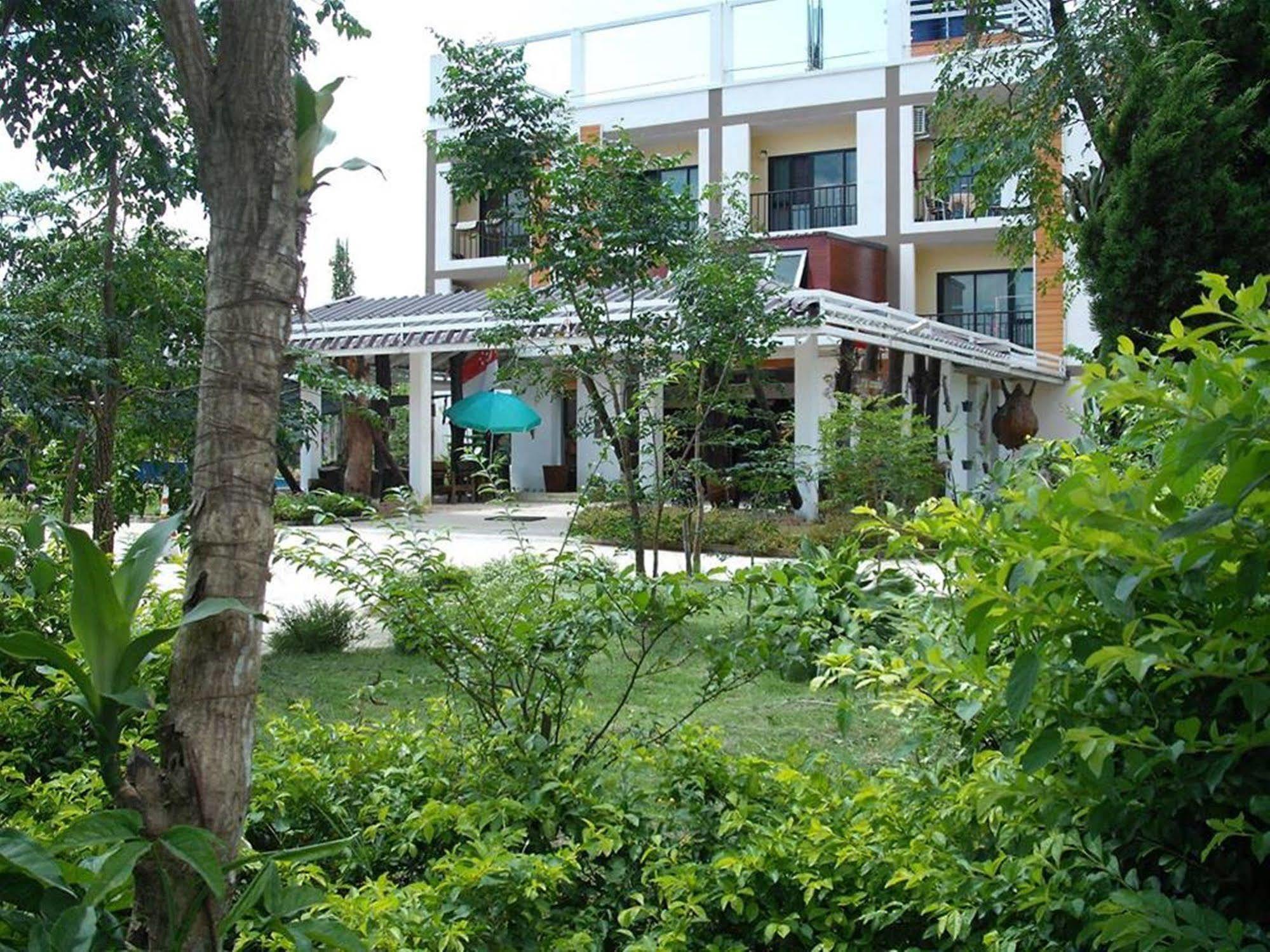 Mech Mansion Hotell Chiang Rai Exteriör bild
